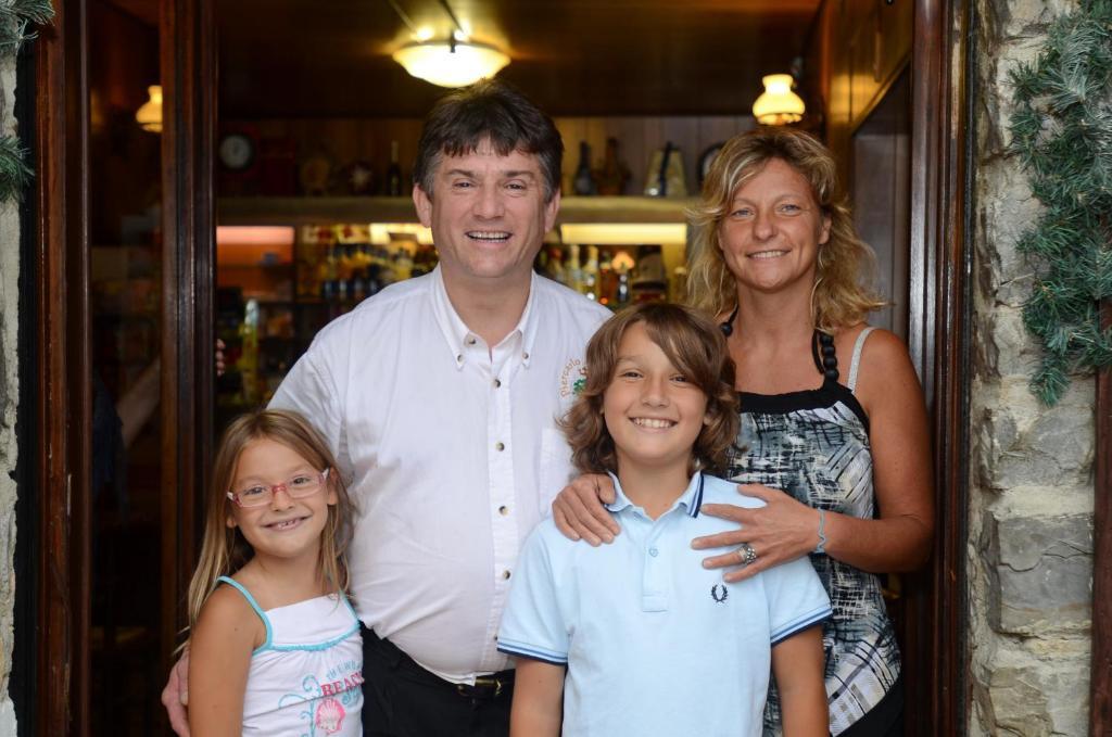 Albergo Ristorante Da Piercarlo Brallo Di Pregola Kültér fotó